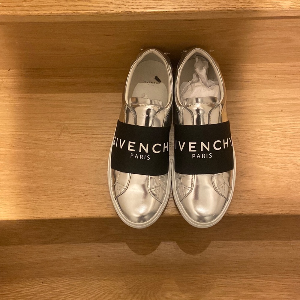 Givenchy Men’s Elastic Sneakers